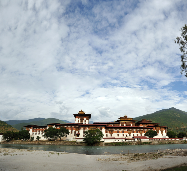 High clouds over a panoramic view of Punakha Dzong