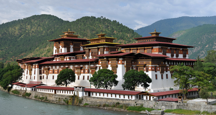 Panoramic view of Punakha Dzong from the south