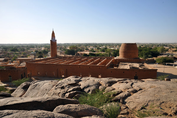 The Khatmiyah Mosque from the nearby rocks