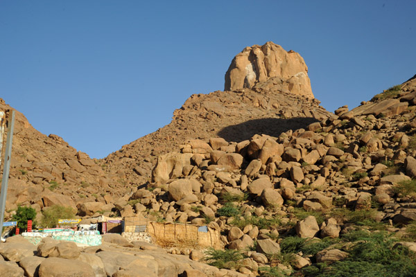 Coffeehouses among the boulders at the edge of Toteil village