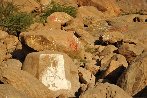 Graffiti covered rocks, Toteil
