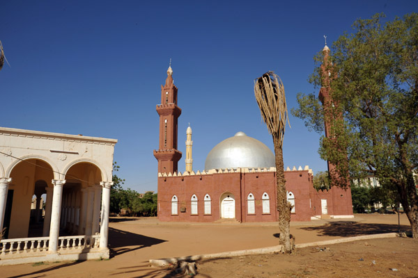 Mosque to the north of the Tomb of the Mahdi