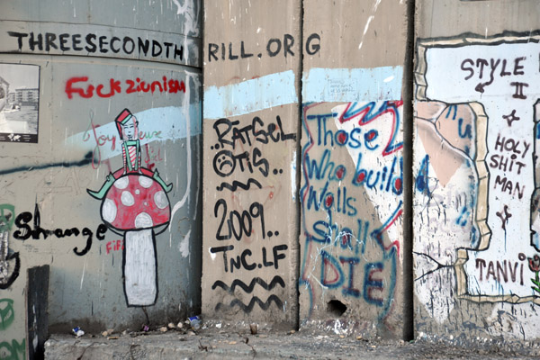 West Bank Separation Wall graffiti - Those who build walls shall die