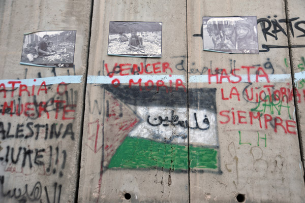 West Bank Separation Wall graffiti - Palestinian flag with فلسطين Palestine