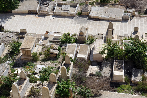 Cemetery along the eastern wall of Temple Mount