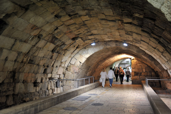 Passageway between the Western Wall Plaza and Bab al-Silsila St in the Muslim Quarter