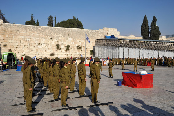 Israeli military ceremony at the Western Wall (with unloaded M-16s)