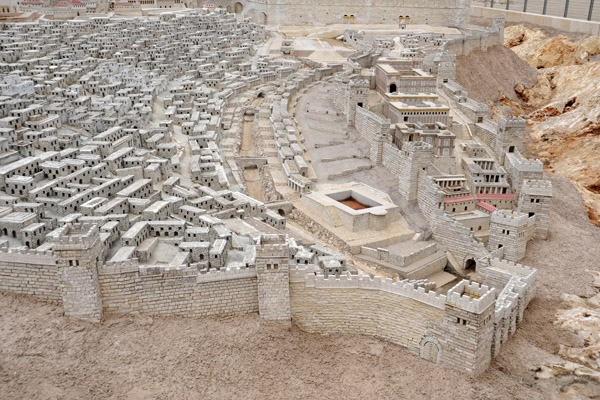 Adiabene Palaces and Siloam Pool during the Second Temple Period