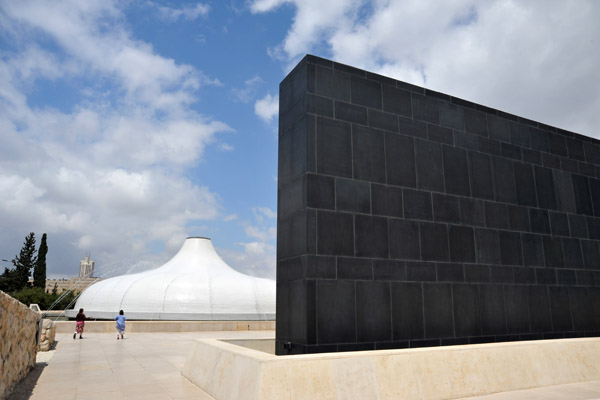 Black basalt wall symbolizing the Sonds of Darkness