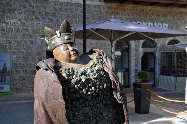 Sculpture by Yael Erlichman, Mamilla Mall