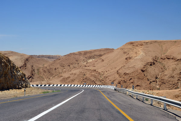 Route 25 to the Dead Sea