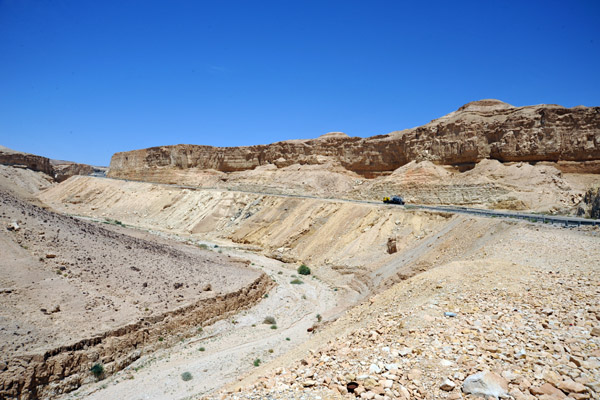 The road descending along a dry wadi