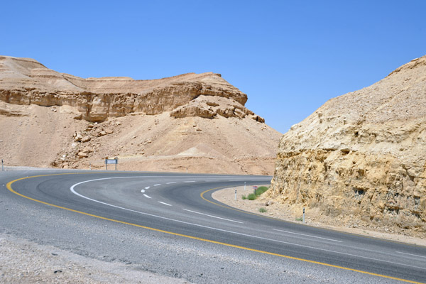 Route 25 leading to the Dead Sea