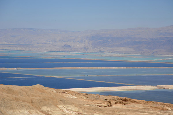 Mineral evaporation ponds produce millions of tons of potash for Israel and Jordan