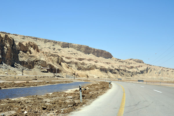 Back on the Highway 90 heading north along the western shore of the Dead Sea