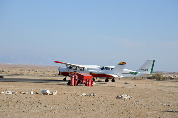 Cessna 172 (4X-CGI) and Cessna 310 (4X-CIO) at the Bar Yehuda (LLMZ) airport