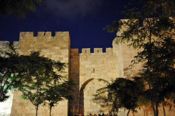 Jaffa Gate seen from West Jerusalem (Mamilla Mall bridge) at night