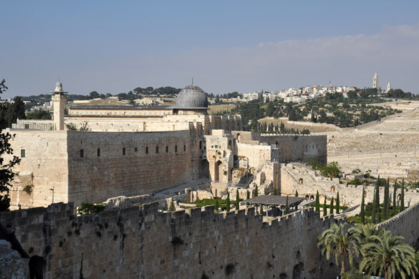 Al Aqsa Mosque and Temple Mount rising above the southern Ottoman Wall to the Old City