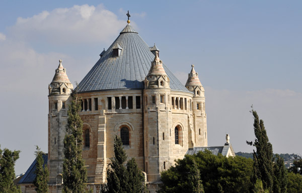 The present Basilica of the Dormition was built 1900-1910 by the Germans on the remains of an old Byzantine church of Hagia Sion