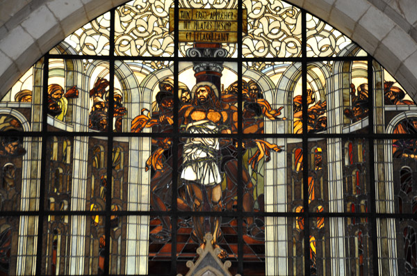Stained glass window, Tunc Ergo Apprehendit Pilatus Jesum et Flagellavit, Chapel of the Flagellation