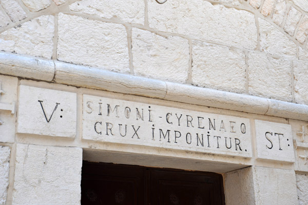 Station V: Simoni-Cyrenaeo Crux Imponitur, Simon of Cyrene carries the cross