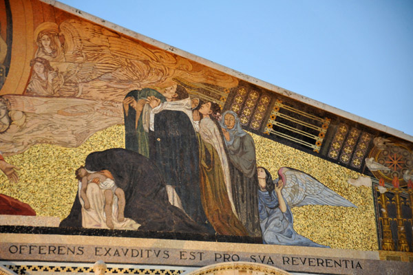 Mosaic (right) -  Jesus as the link between God and Man