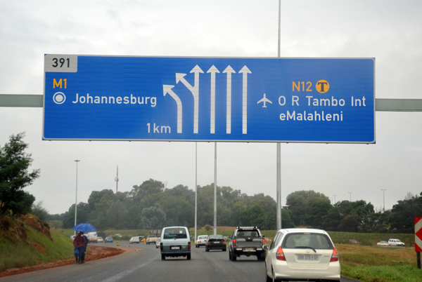 Fork for central Johannesburg and the ring motorway for O.R. Tambo Airport