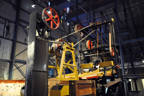 Jigging machine to extract diamonds from the ore, the Big Hole Exhibition Centre