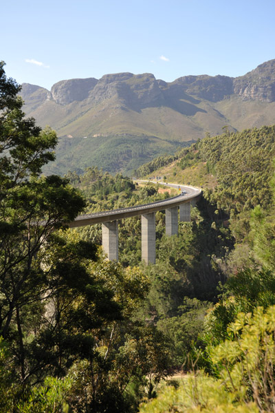 N1 bridge leading to the west entrance of the Huguenot Tunnel