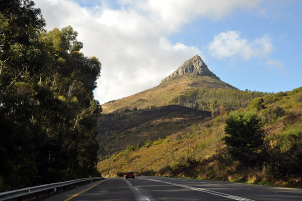 The R310 heading east from Stellenbosch, Helshoogte Pass