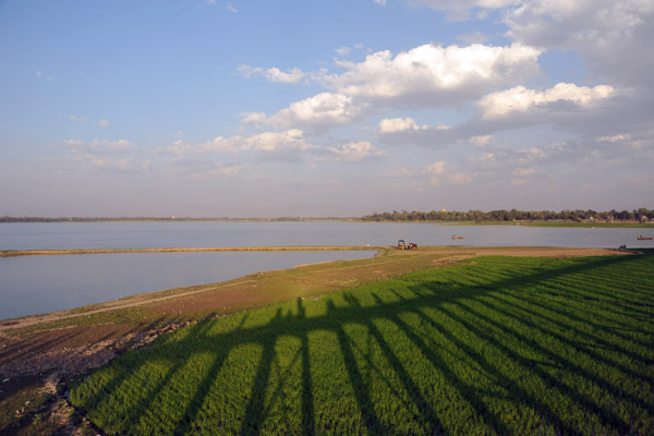 In January, the water level of Lake Taungthaman are low