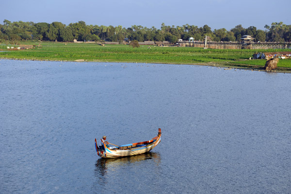 Tourist boat waiting for passengers