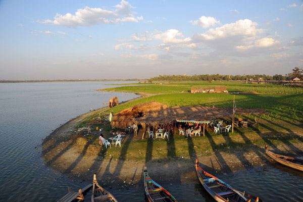 Dry-season island at the midpoint of the Teak Bridge