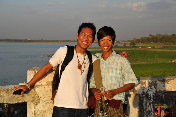 Dennis and a local souvenir seller on the Teak Bridge, Amarapura