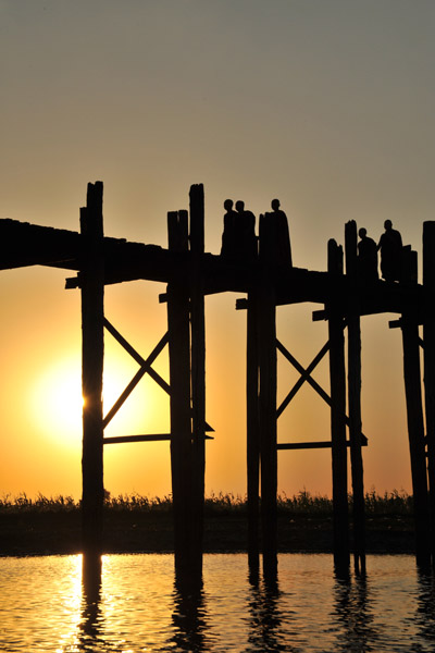 Villagers crossing the Teak Bridge at sunset, Amarapura