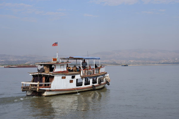 These boats take about an hour to cruise the 8km up the Irrawaddy River to Mingun