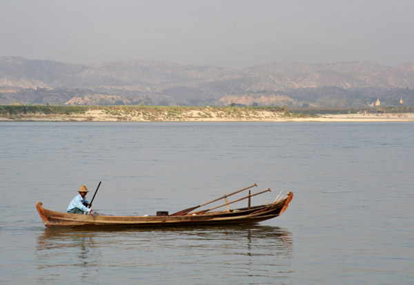 Burmese fisherman on the Irrawaddy River between Mandalay in Mingun