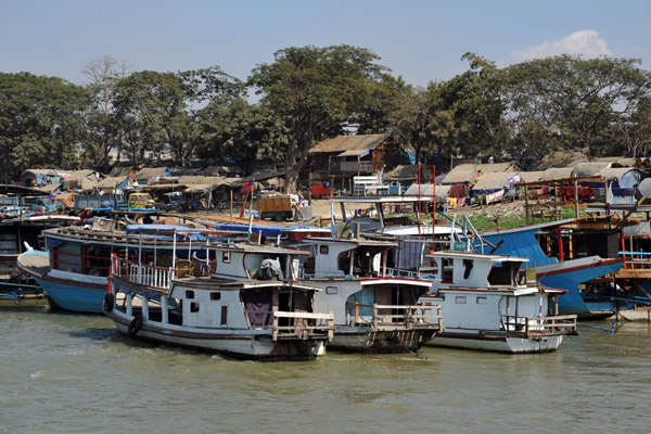 Riverboats tied up five-deep in places, Mandalay