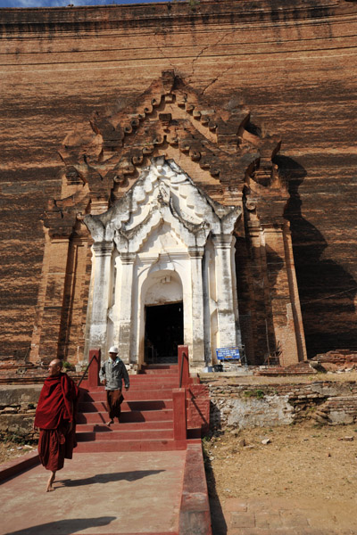 Grand entrance to Mingun Paya
