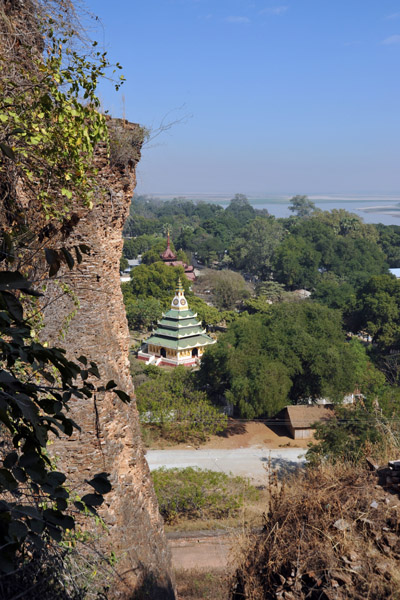 Climbing Mingun Paya (barefoot!)