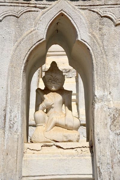 Statue in a niche, Hsinbyume Paya