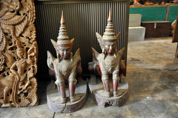 ...those attracted my attention...Burmese sphinxes