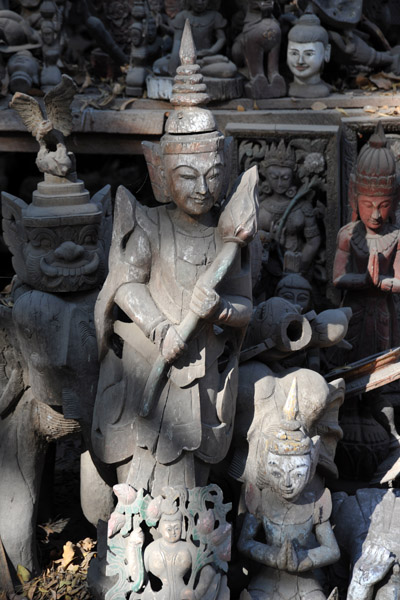 Woodcarvings at Soe Moe