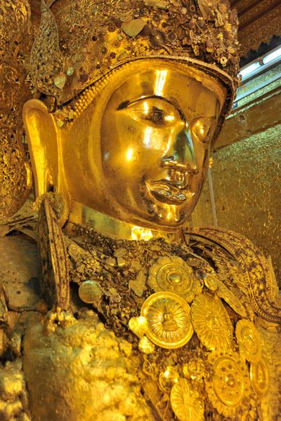 Some believe the Mahamuni Buddha dates from 554 BC during the Buddhas lifetime