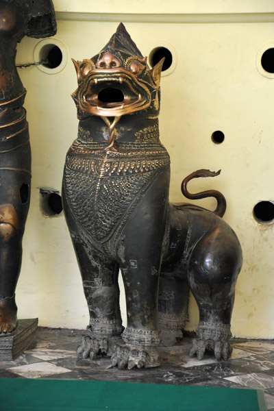 Khmer guardian lion in the Arakan collection, Mahamuni Paya
