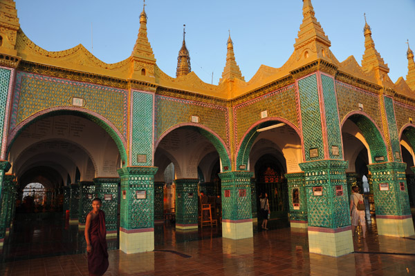 Sutaungpyai Pagoda, Mandalay Hill