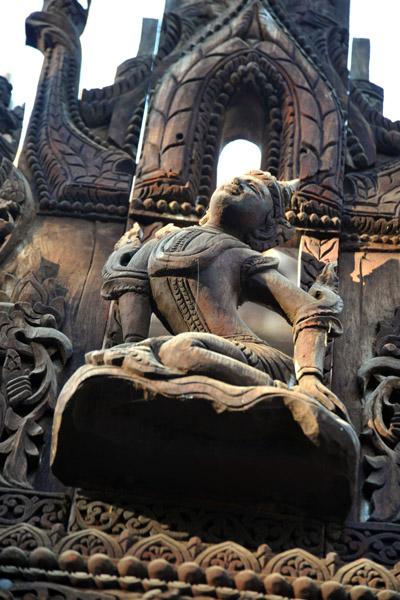 Large woodcarving, Golden Palace Monastery