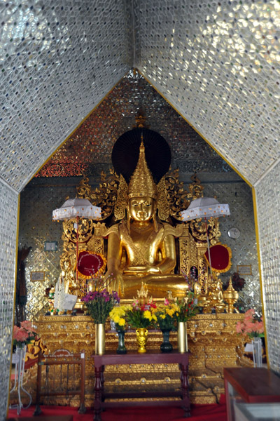 Principle Buddha image at Sandamani Paya