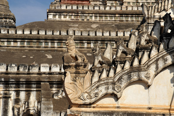 Detail of the roof of Ananda Phaya