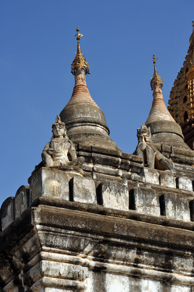 Ananda Phaya roof detail with sculptures